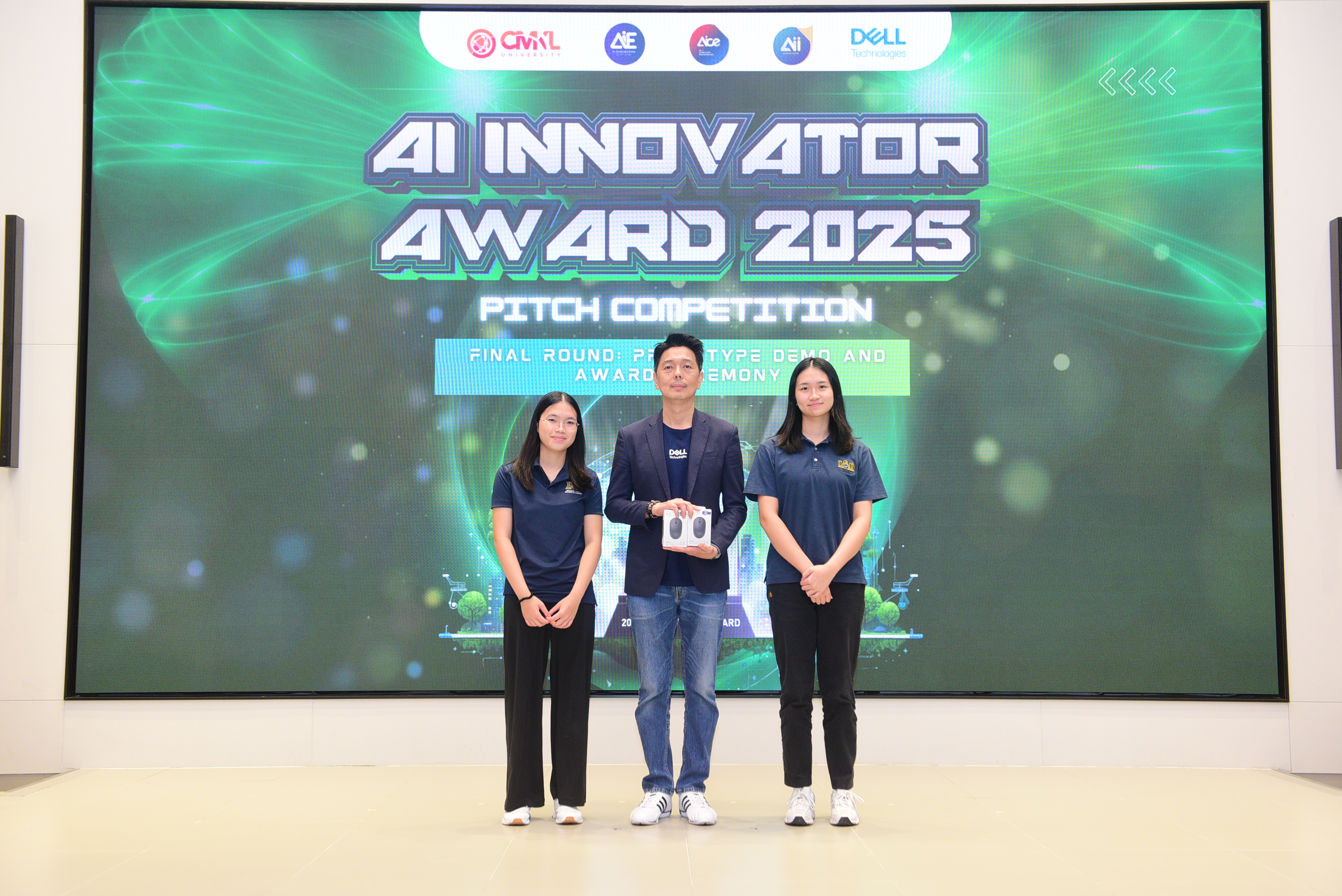 Piyatida (Nan) Luangon presenting EcoBin at the AI Innovation Summit 2025